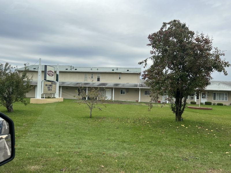 Colonial Motor Inn (Country Hearth Inn and Suites) - Oct 22 2023 Photo